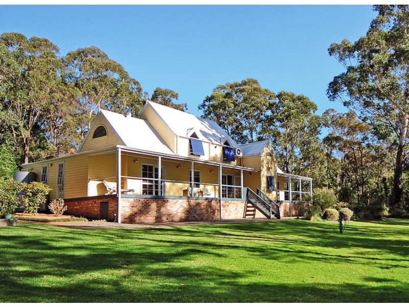 14 McArthur Drive, Falls Creek NSW 2540