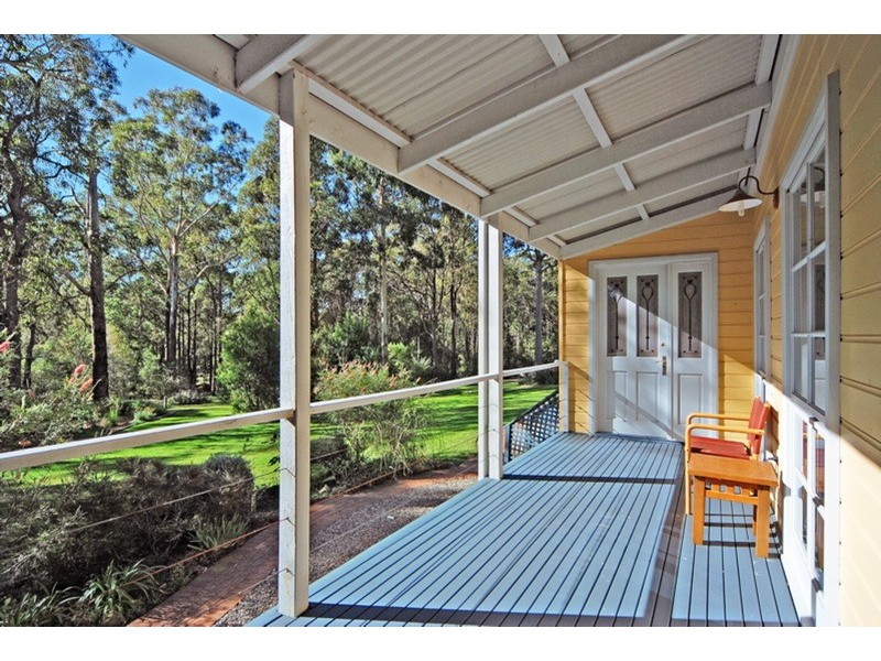 14 McArthur Drive, Falls Creek NSW 2540