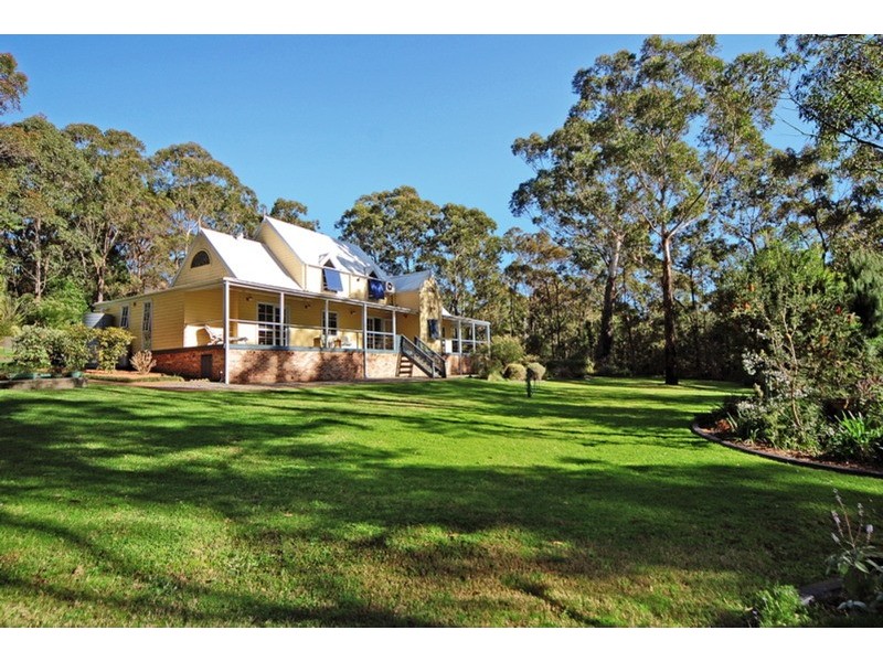 14 McArthur Drive, Falls Creek NSW 2540