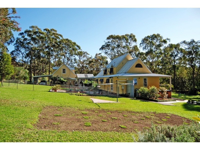 14 McArthur Drive, Falls Creek NSW 2540