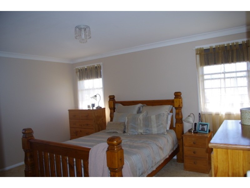 2 Dunisla Street, Sanctuary Point NSW 2540