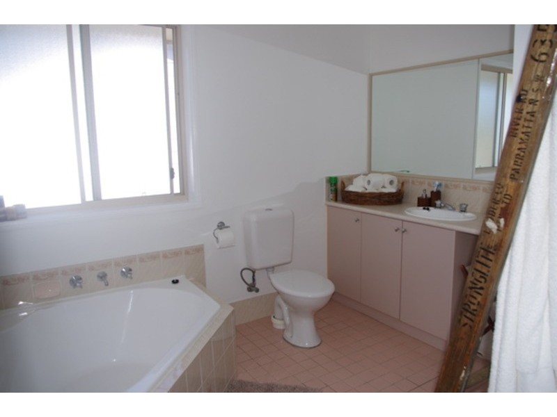 2 Dunisla Street, Sanctuary Point NSW 2540