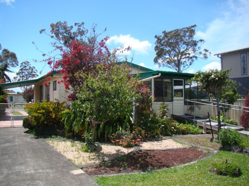 40 Tallyan Point  Road, Basin View NSW 2540