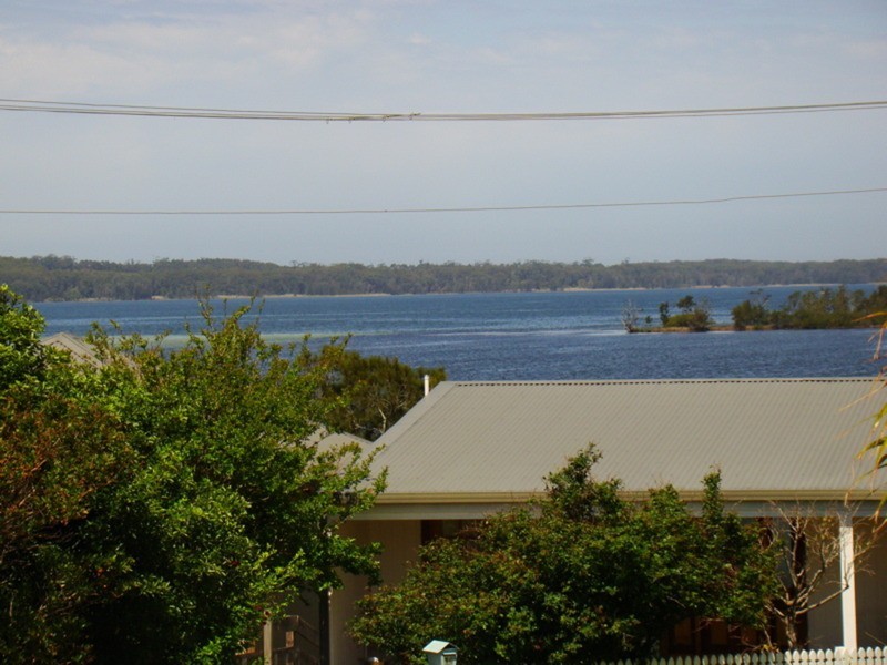 11 Caulfield  Parade, Old Erowal Bay NSW 2540