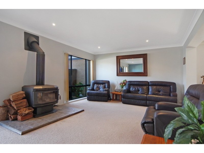 11 Hogbin Crescent, Sanctuary Point NSW 2540