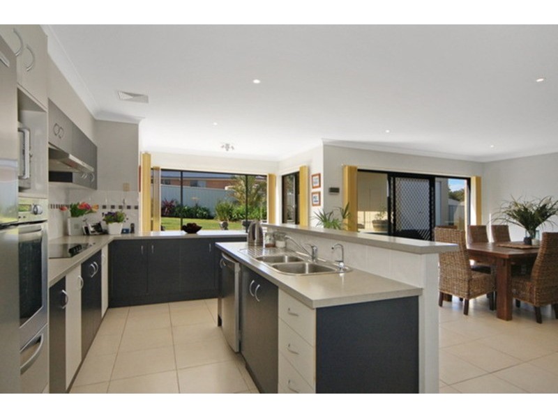 11 Hogbin Crescent, Sanctuary Point NSW 2540