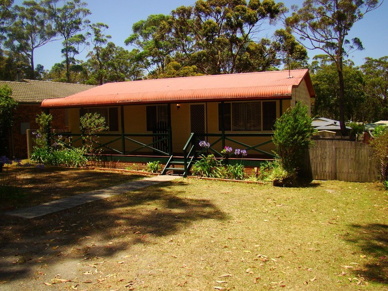 4 Christiansen  Avenue, Old Erowal Bay NSW 2540