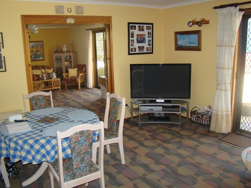 17 Graham Avenue, St Georges Basin NSW 2540