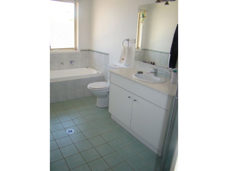 19 Basin View  Parade, Basin View NSW 2540