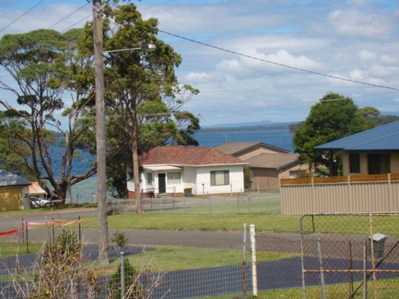 16 High  Street, Erowal Bay NSW 2540