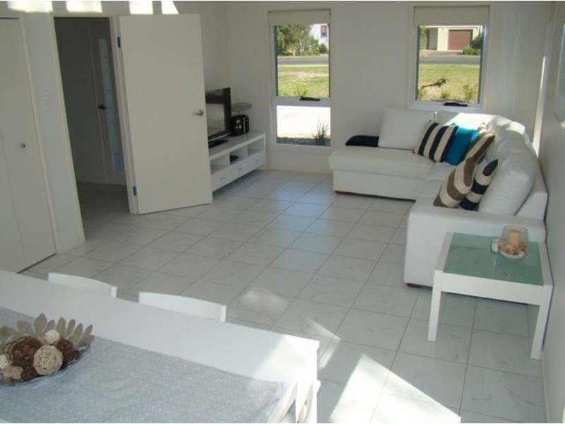 2/5 Keppel  Street, Huskisson NSW 2540