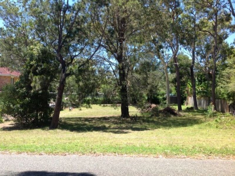 12 Riverside Esplanade, Basin View NSW 2540