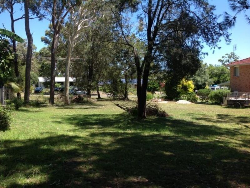 12 Riverside Esplanade, Basin View NSW 2540