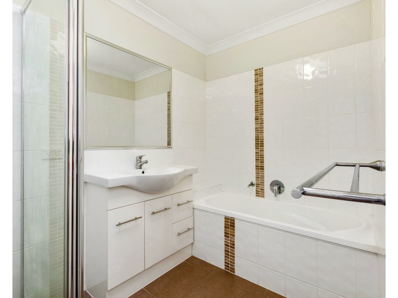 4/3-5 Weeroona Avenue, Beachmere QLD 4510
