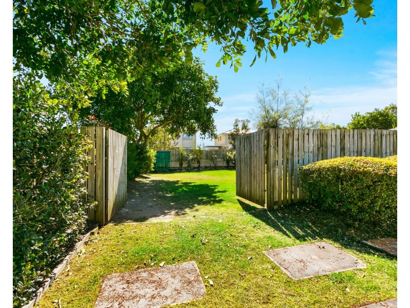 4/3-5 Weeroona Avenue, Beachmere QLD 4510
