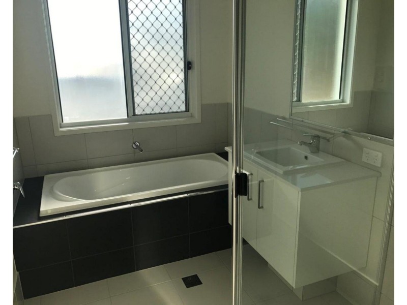 1/5 Lake View Place, Bli Bli QLD 4560