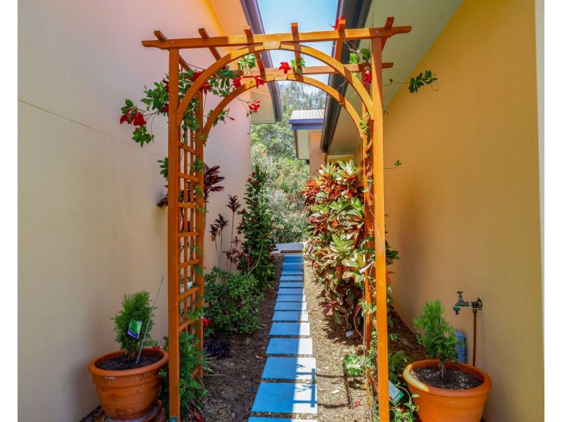 16 Mount Coolum Close, Maroochy River QLD 4561