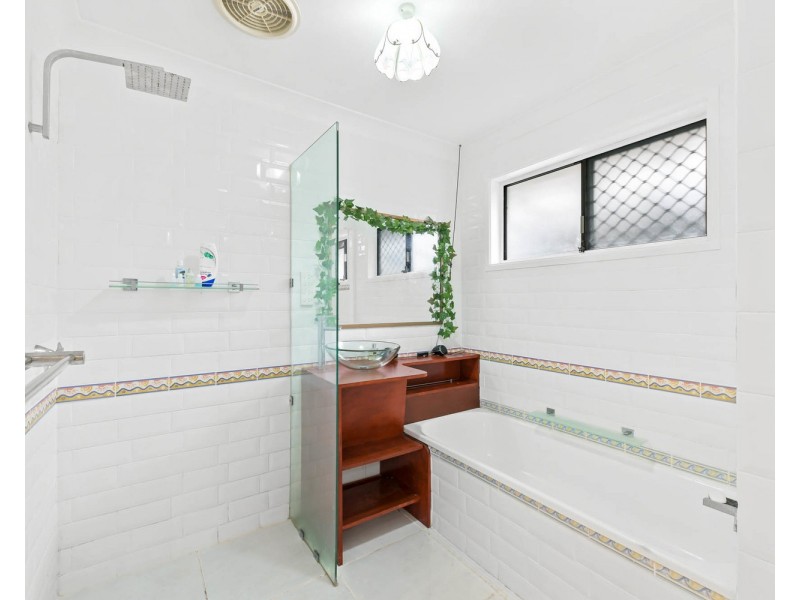 11 Lumeah Drive, Mount Coolum QLD 4573