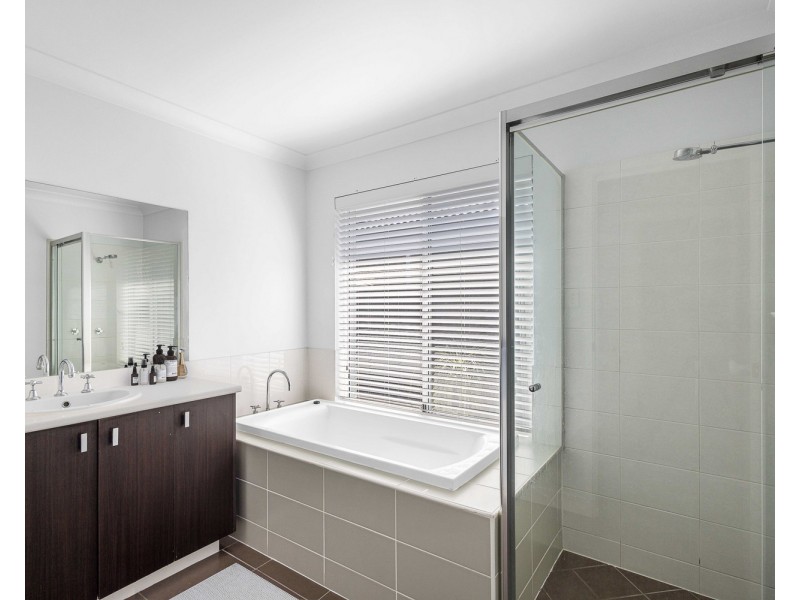 5 Chestwood Crescent, Sippy Downs QLD 4556