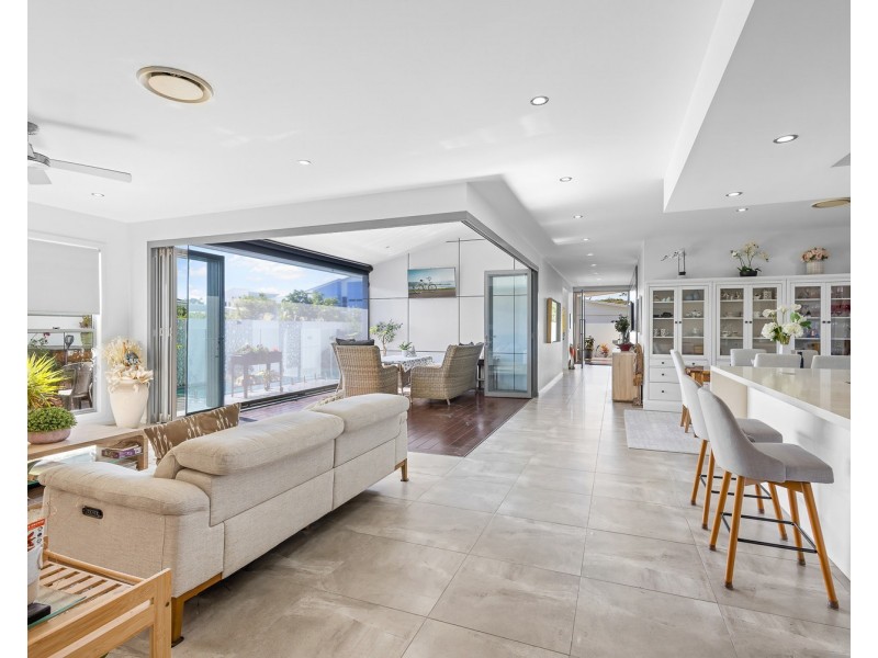 16 Breakers Place, Mount Coolum QLD 4573