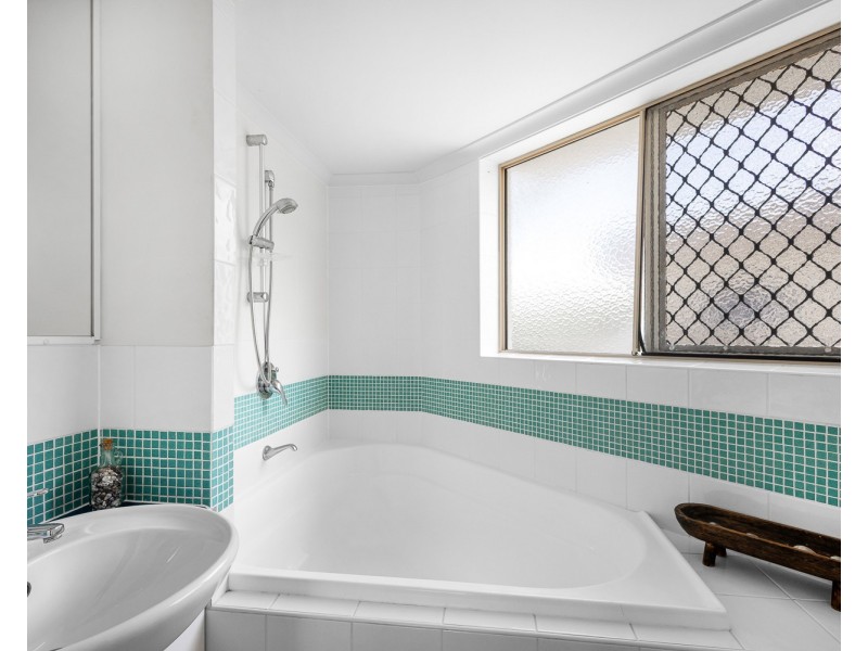 6/15 Andrew Street, Point Arkwright QLD 4573