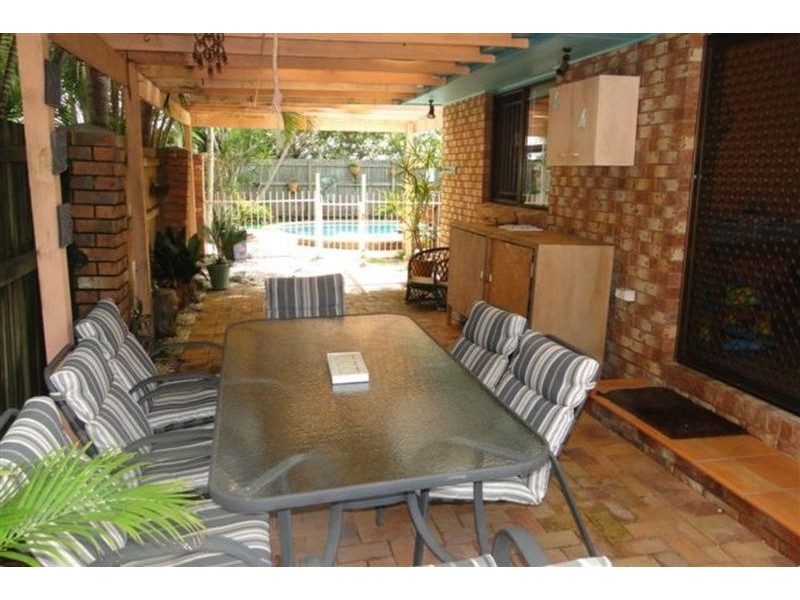 16 Yerranya Row, Coolum Beach QLD 4573