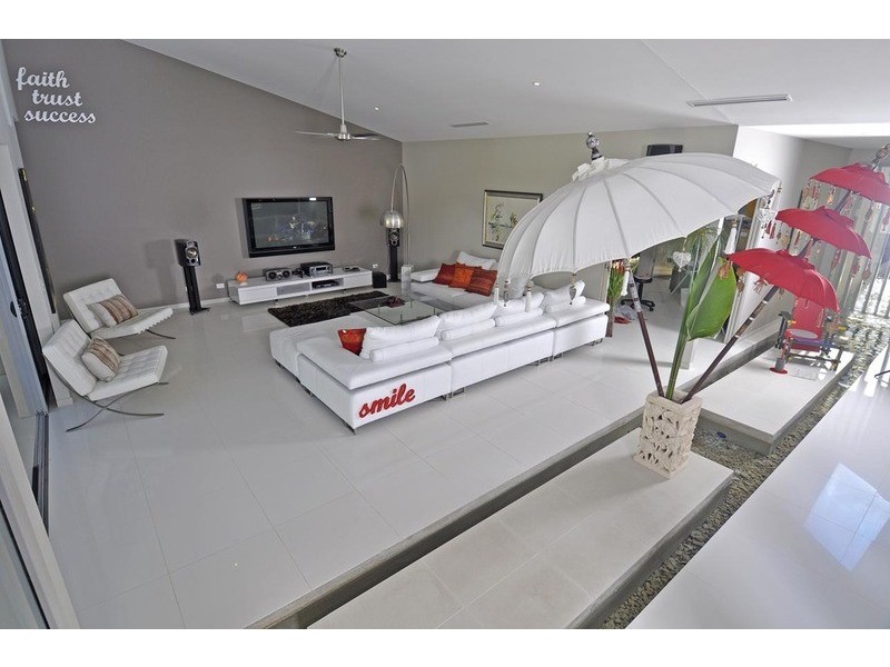 2 Glen Abby Avenue, Peregian Springs QLD 4573