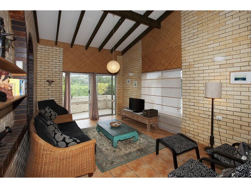 1542 David Low Way, Point Arkwright QLD 4573