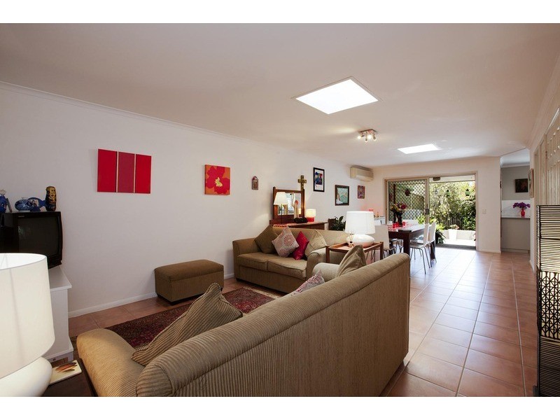 2/38 Jarnahill Drive, Mount Coolum QLD 4573