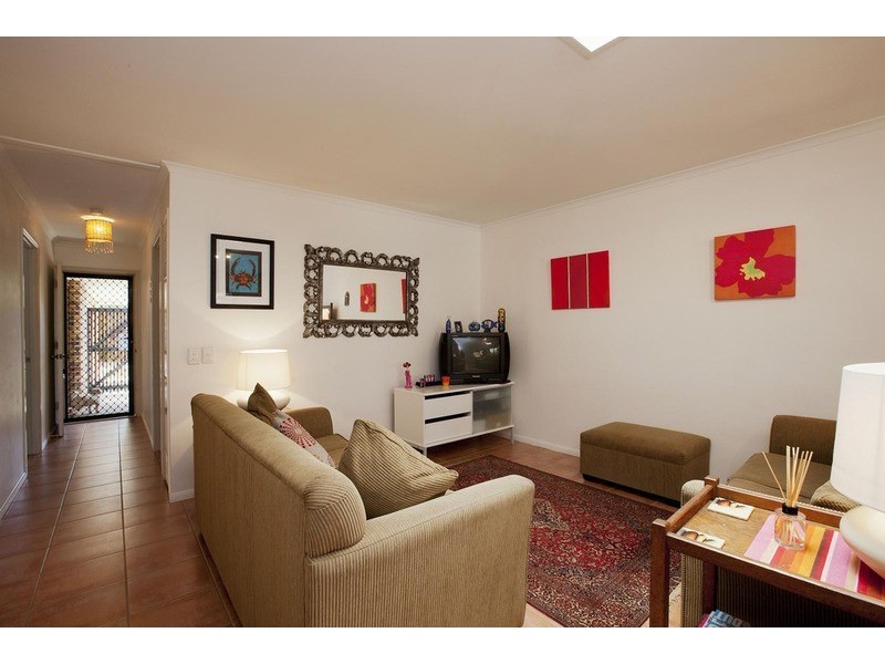 2/38 Jarnahill Drive, Mount Coolum QLD 4573