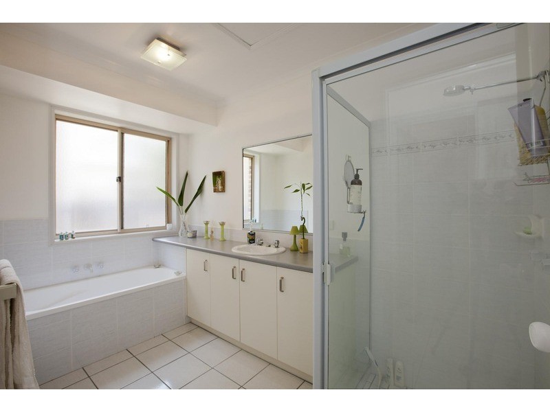 2/38 Jarnahill Drive, Mount Coolum QLD 4573