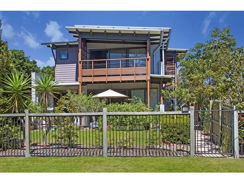 10 Boardrider Crescent, Mount Coolum QLD 4573
