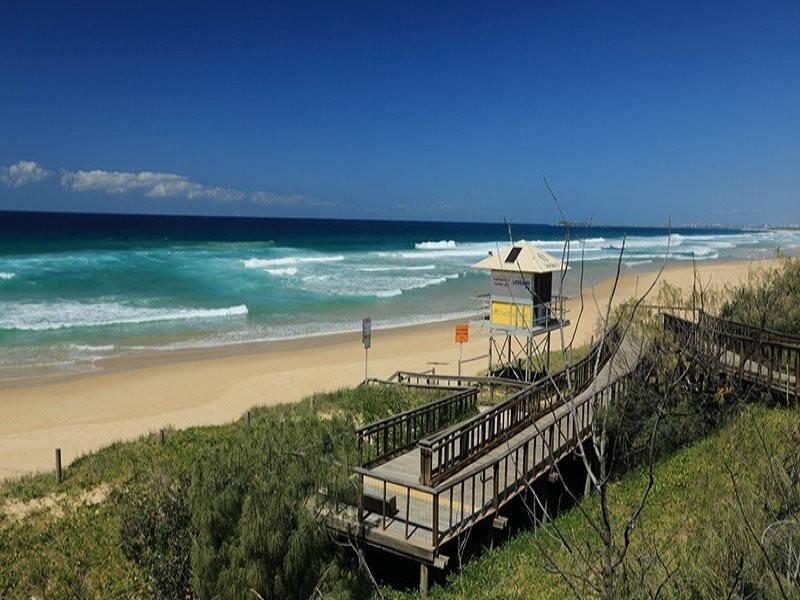 8 Wave Crescent, Mount Coolum QLD 4573