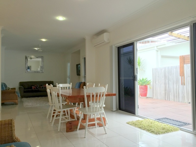 8 Wave Crescent, Mount Coolum QLD 4573