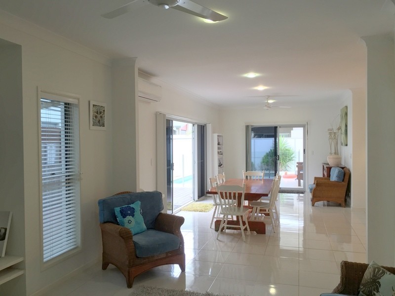 8 Wave Crescent, Mount Coolum QLD 4573