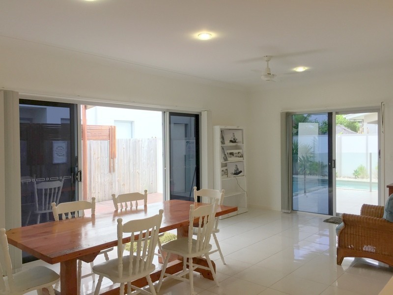 8 Wave Crescent, Mount Coolum QLD 4573