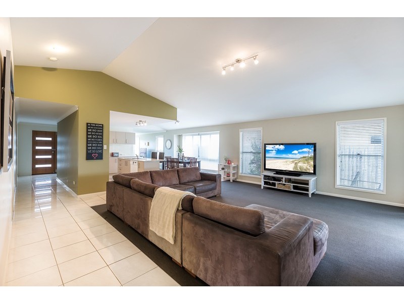 132 The Avenue, Peregian Springs QLD 4573