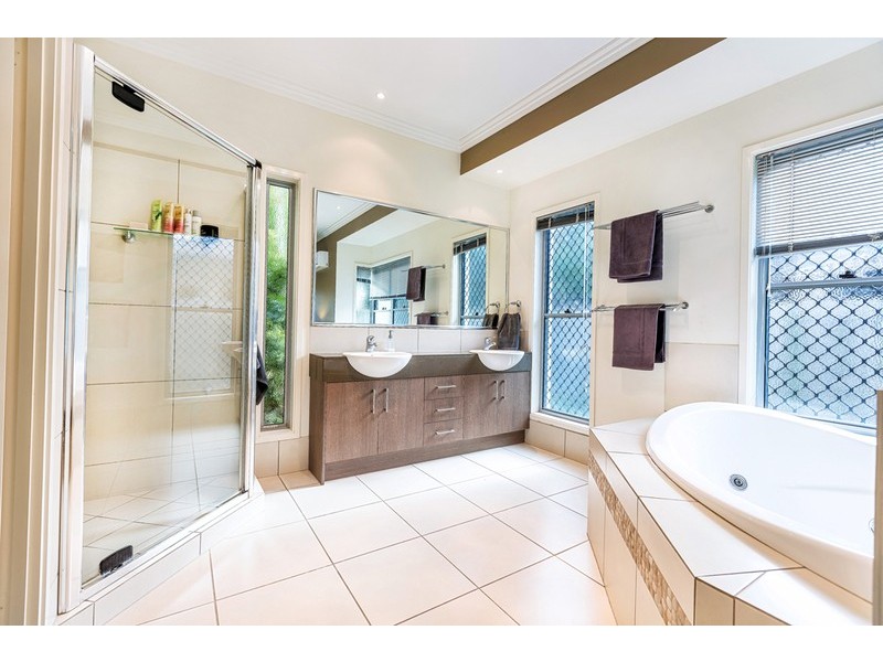 24 Dornoch Way, Peregian Springs QLD 4573