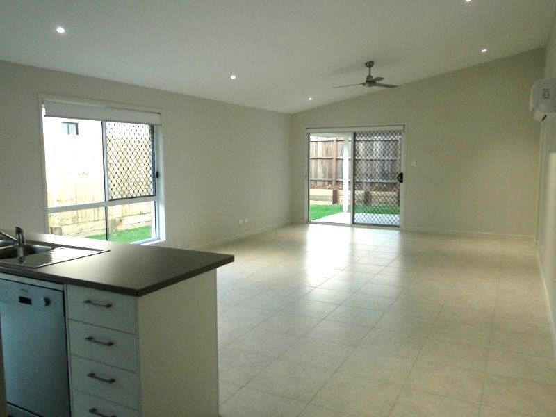 8 Brampton Way, Meridan Plains QLD 4551