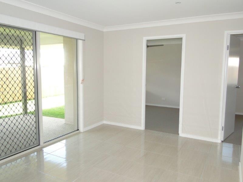 45 Hasslewood Crescent, Meridan Plains QLD 4551