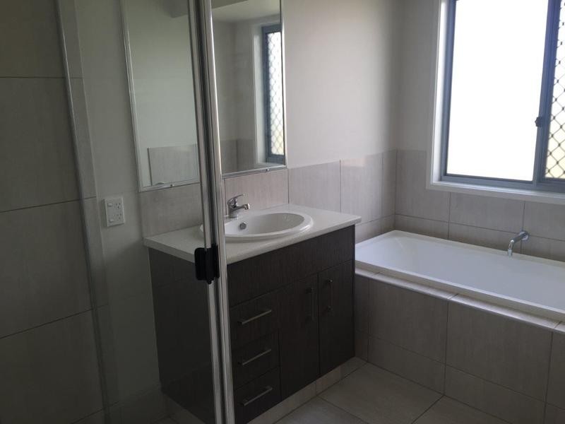 45 Hasslewood Crescent, Meridan Plains QLD 4551