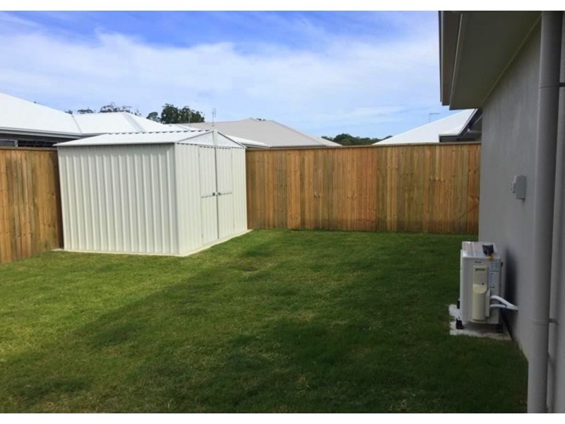 8 Brampton Way, Meridan Plains QLD 4551