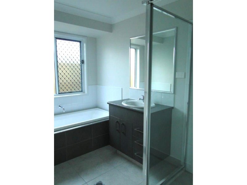 8 Brampton Way, Meridan Plains QLD 4551