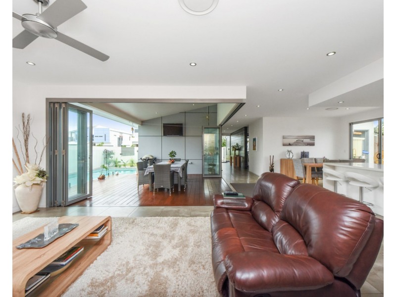 16 Breakers Place, Mount Coolum QLD 4573