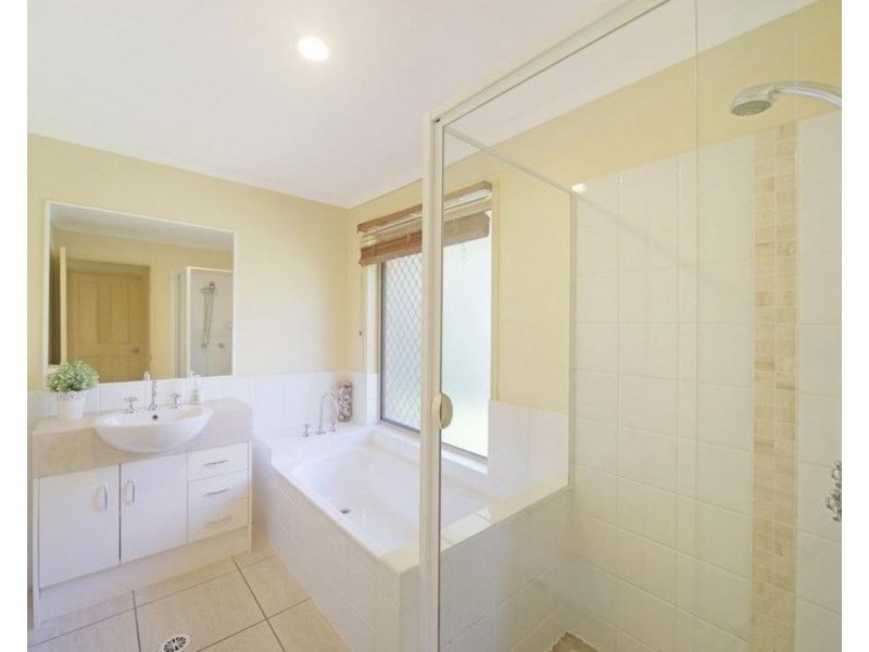 8 Warrener Place, Maroochy River QLD 4561