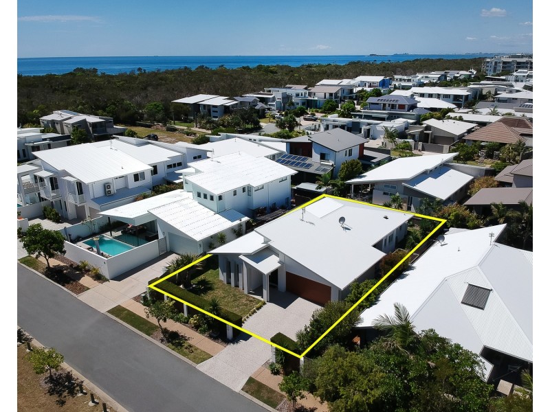 8 Wave Crescent, Mount Coolum QLD 4573