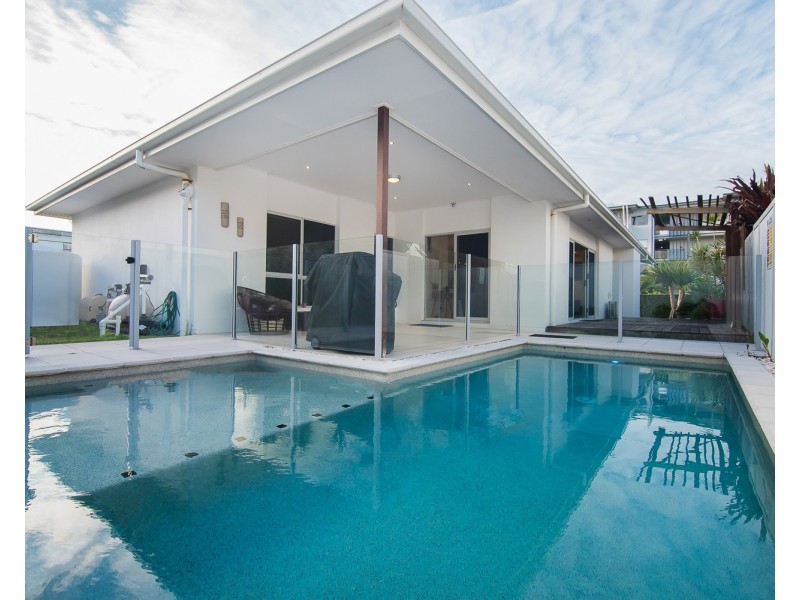 8 Wave Crescent, Mount Coolum QLD 4573