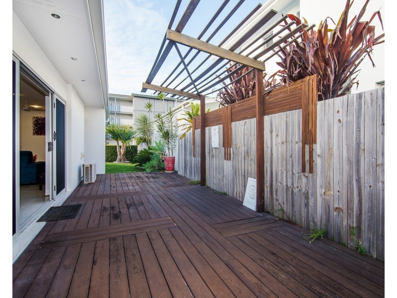8 Wave Crescent, Mount Coolum QLD 4573