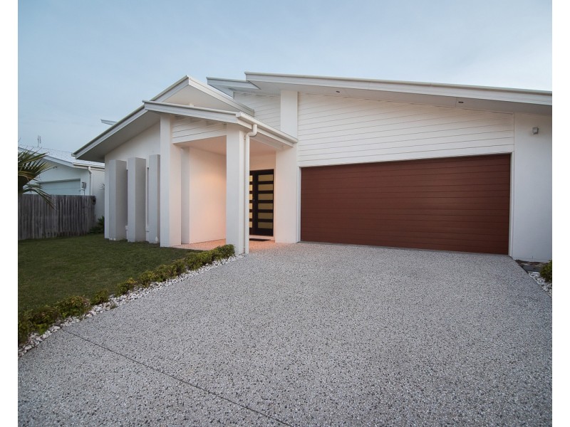 8 Wave Crescent, Mount Coolum QLD 4573