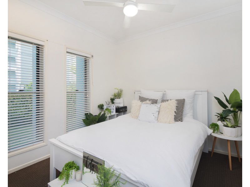 8 Wave Crescent, Mount Coolum QLD 4573